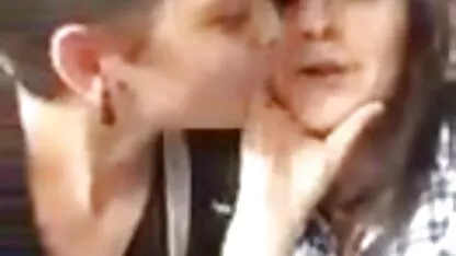 Peitos grandes sexo filmado caseiro sudorese