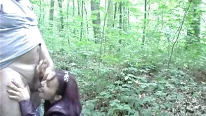 Uma mulher negra com dois videos caseiros de gordinhas brancos