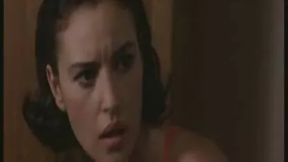 Cadela videos brasileiros de sexo caseiro com óculos na frente de uma câmera escondida