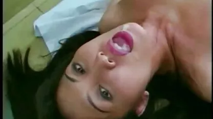 O esperma geralmente não é uma vídeo pornô caseiro mulher com mulher máscara facial