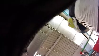 Espiando a mãe enquanto sua filha estava em um canto e se videos de sexo caseiro feito em casa masturba