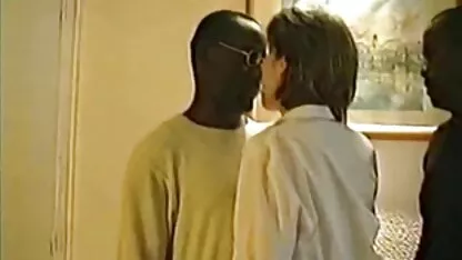 Atirou numa mãe vídeo pornô gratuito caseiro nua na casa de banho ao telefone