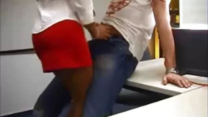 Fodendo video de sexo caseiro na praia a velha cadela no lado da estrada