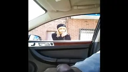 Shkodnaya menina sexo caseiro com troca de casais rastejando para o quarto