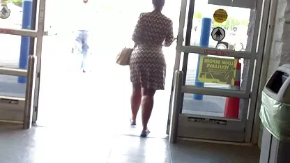 Cum em um vídeo pornô de mulher casada traindo bigode