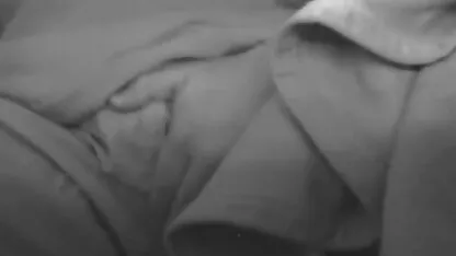 Loira chupando Debaixo da mesa sexo caseiro em casa e fazendo amor no chão